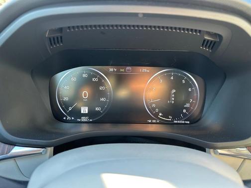 2021 Volvo XC60 T5 Momentum