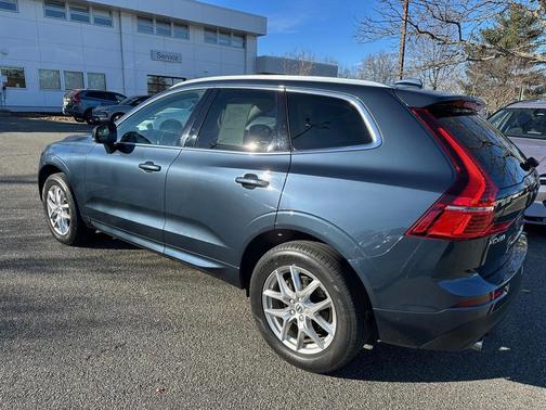 2021 Volvo XC60 T5 Momentum