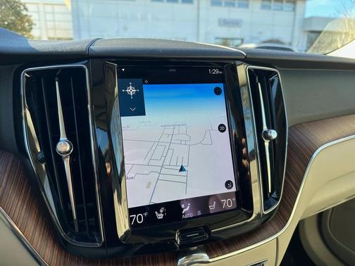 2021 Volvo XC60 T5 Momentum