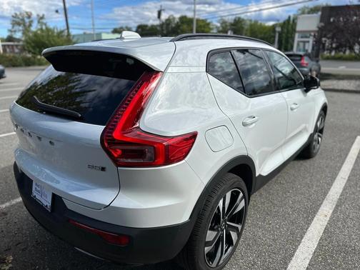 2025 Volvo XC40 B5 Plus Dark Theme