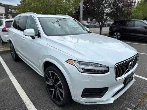 2022 Volvo XC90 T6 Momentum