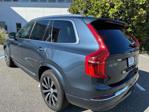 2025 Volvo XC90 B5 Core