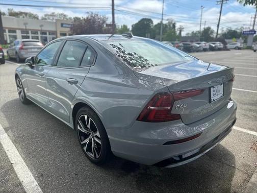 2024 Volvo S60 B5 Core Dark Theme