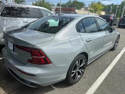 2024 Volvo S60 B5 Core Dark Theme