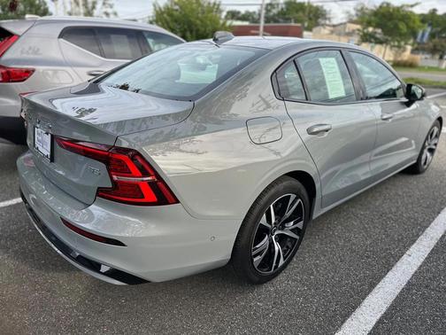 2025 Volvo S60 B5 Plus