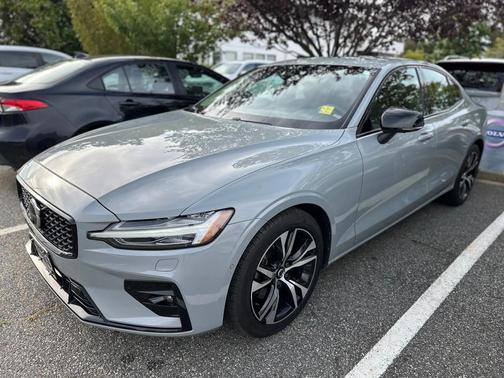 2025 Volvo S60 B5 Plus