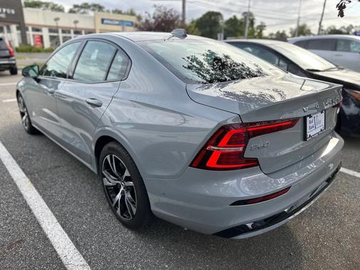 2025 Volvo S60 B5 Plus