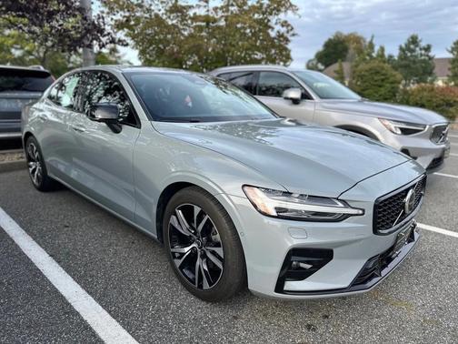 2025 Volvo S60 B5 Plus