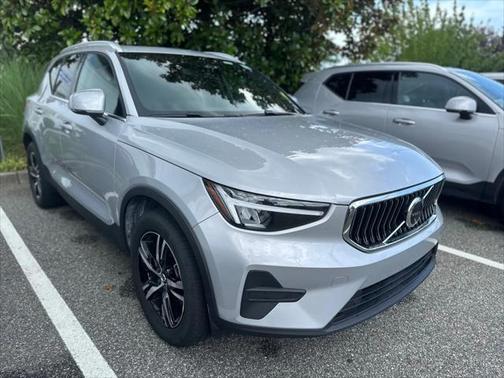 2025 Volvo XC40 B5 Core Bright Theme
