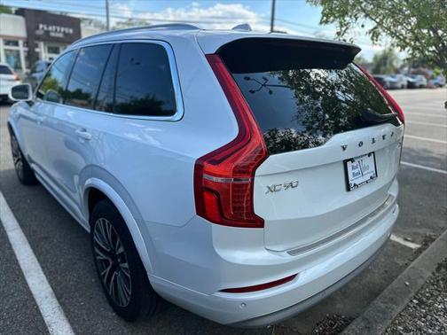 2022 Volvo XC90 T5 Momentum