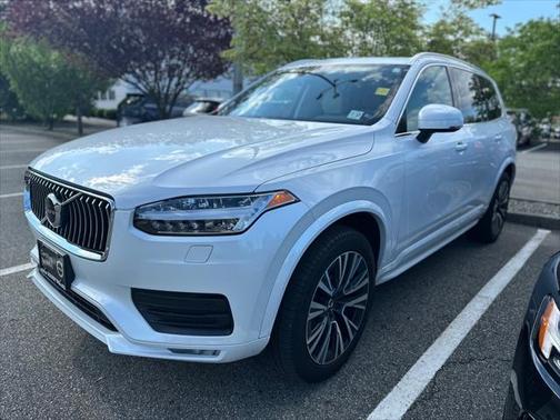 2022 Volvo XC90 T5 Momentum