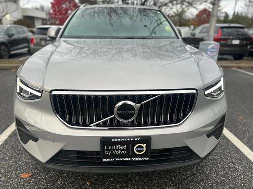 2025 Volvo XC40 B5 Core Bright Theme