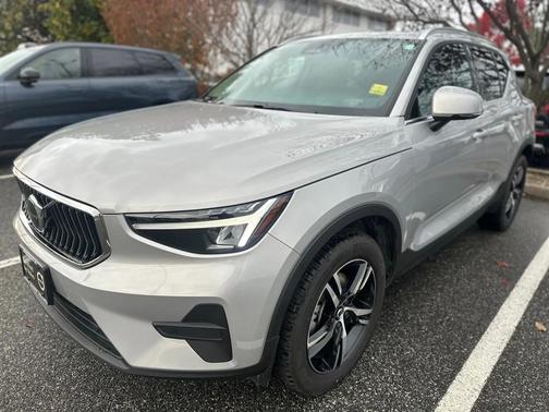 2025 Volvo XC40 B5 Core Bright Theme