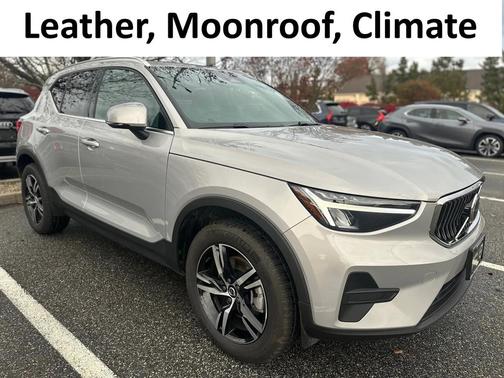 2025 Volvo XC40 B5 Core Bright Theme