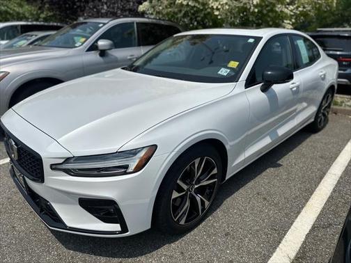 2024 Volvo S60 B5 Core Dark Theme