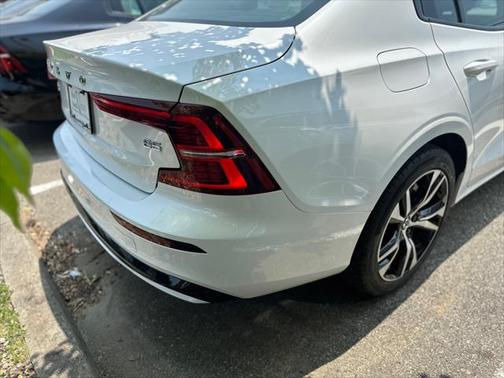 2024 Volvo S60 B5 Core Dark Theme