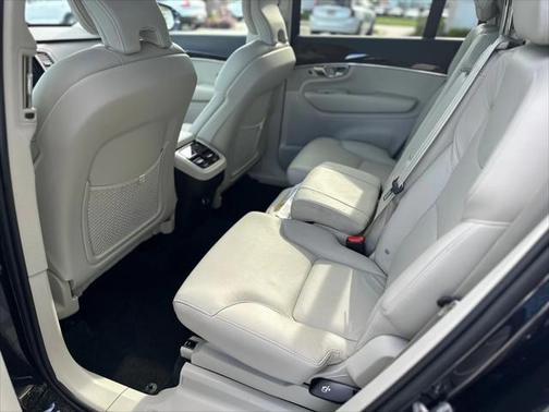 2019 Volvo XC90 T6 Momentum