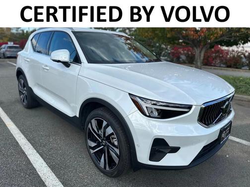 2025 Volvo XC40 B5 Plus Bright Theme