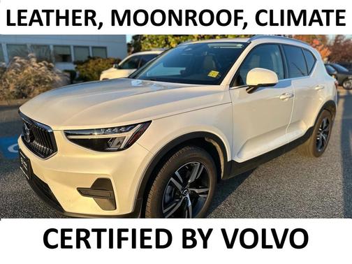 2025 Volvo XC40 B5 Core Bright Theme