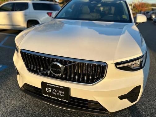 2025 Volvo XC40 B5 Core Bright Theme