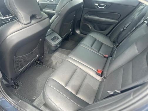 2024 Volvo S60 B5 Plus Dark Theme