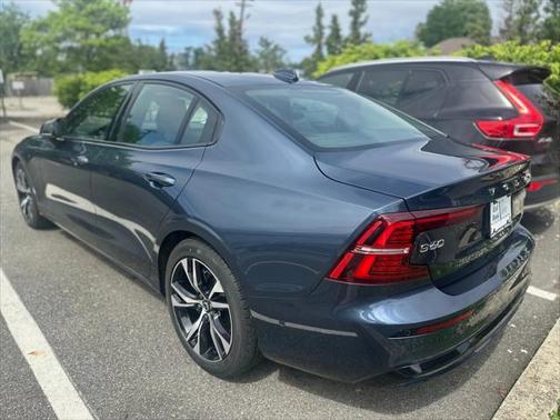 2024 Volvo S60 B5 Plus Dark Theme