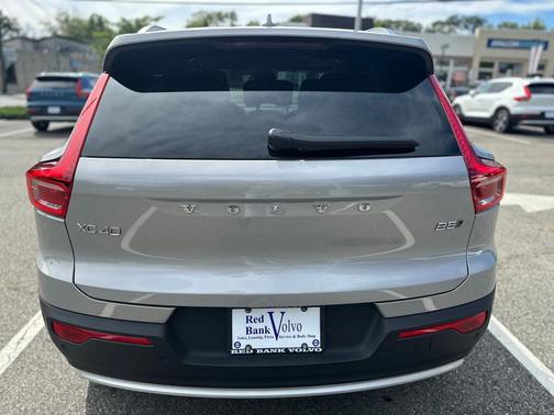2025 Volvo XC40 B5 Plus Bright Theme