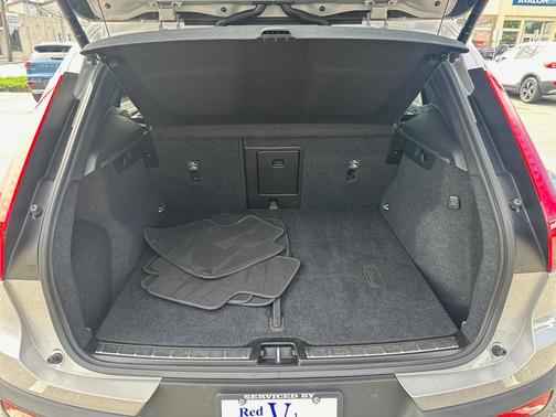 2025 Volvo XC40 B5 Plus Bright Theme