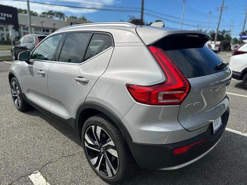 2025 Volvo XC40 B5 Plus Bright Theme