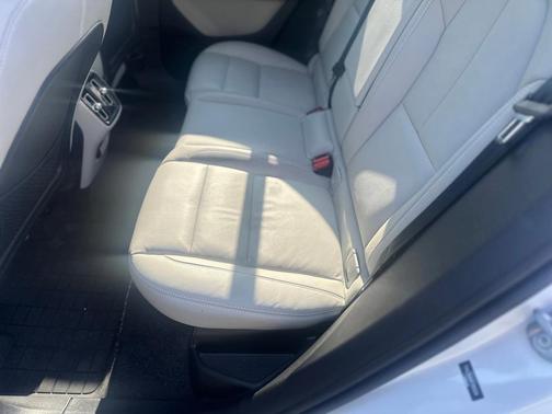 2023 Volvo XC40 B5 Ultimate Bright Theme