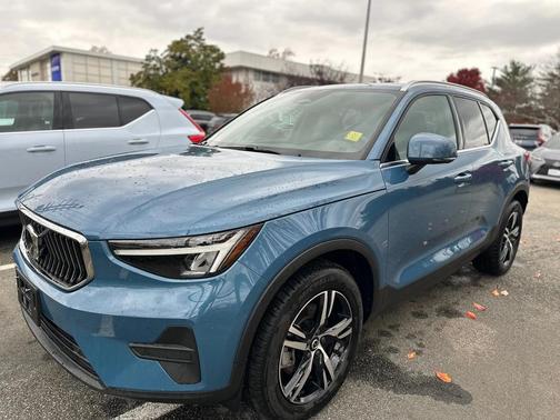 2025 Volvo XC40 B5 Core Bright Theme