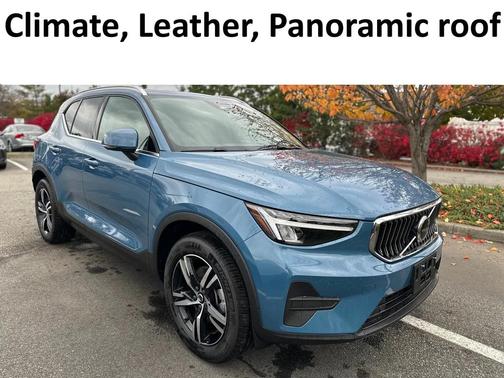 2025 Volvo XC40 B5 Core Bright Theme