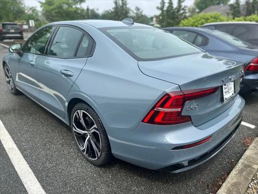 2024 Volvo S60 B5 Core Dark Theme