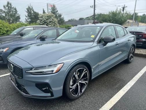 2024 Volvo S60 B5 Core Dark Theme