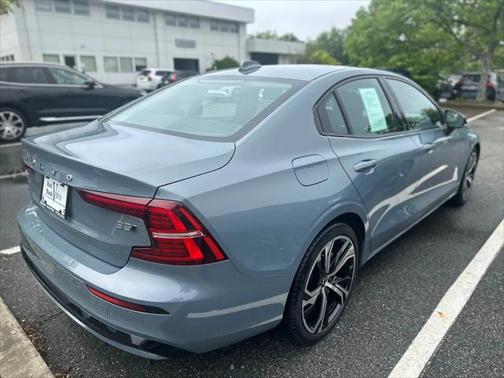 2024 Volvo S60 B5 Core Dark Theme