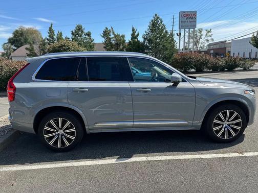 2025 Volvo XC90 B5 Core
