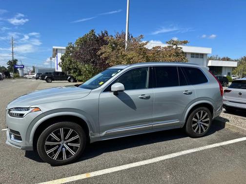 2025 Volvo XC90 B5 Core