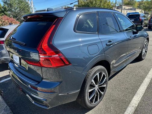 2025 Volvo XC60 B5 Plus