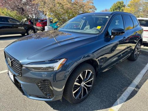2025 Volvo XC60 B5 Plus