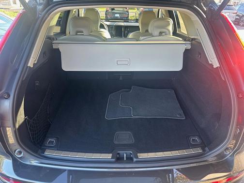 2020 Volvo XC60 T6 Momentum