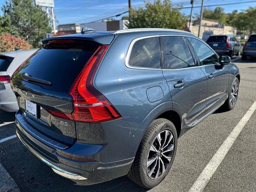 2023 Volvo XC60 B5 Plus Bright Theme