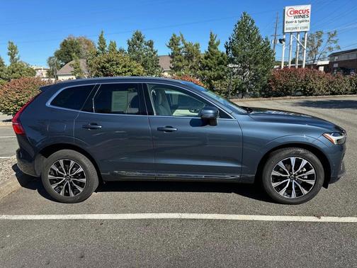 2023 Volvo XC60 B5 Plus Bright Theme