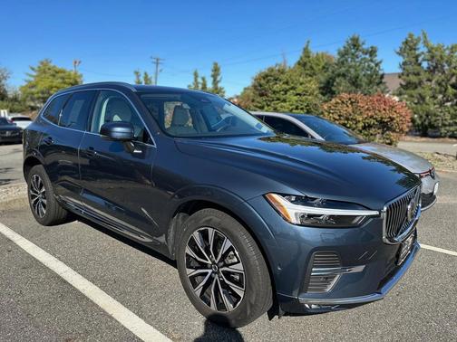 2023 Volvo XC60 B5 Plus Bright Theme