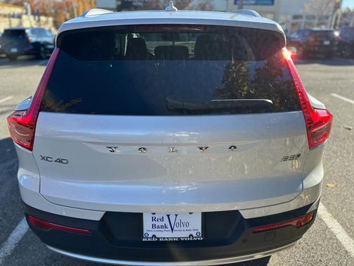 2025 Volvo XC40 B5 Plus Bright Theme