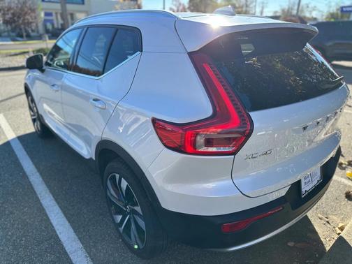 2025 Volvo XC40 B5 Plus Bright Theme