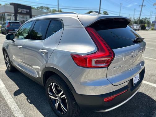2025 Volvo XC40 B5 Core Bright Theme