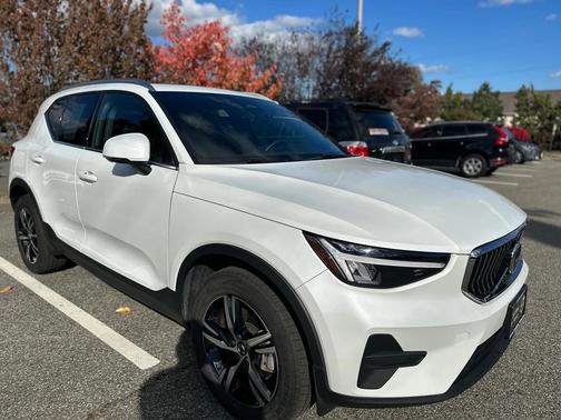 2025 Volvo XC40 B5 Core Bright Theme