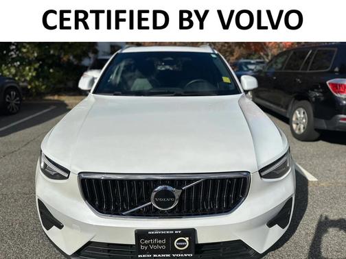 2025 Volvo XC40 B5 Core Bright Theme