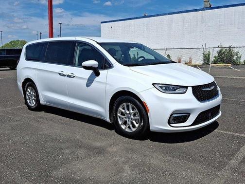 2023 Chrysler Pacifica Touring-L