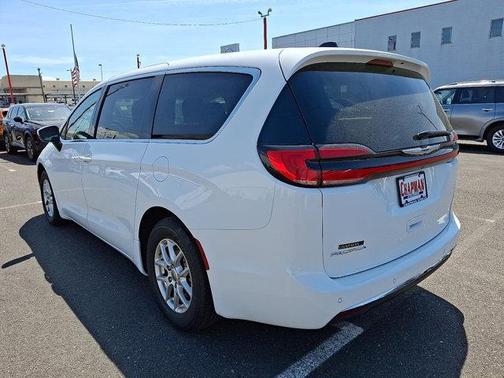 2023 Chrysler Pacifica Touring-L